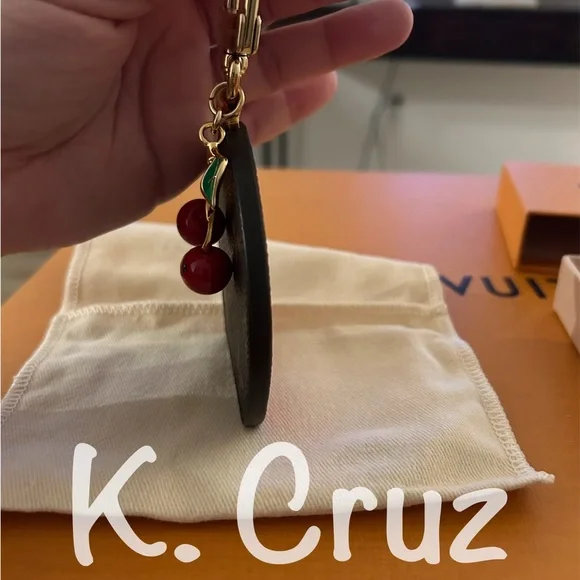 Louis Vuitton Red Mirror Keychain - Picture 3 of 9
